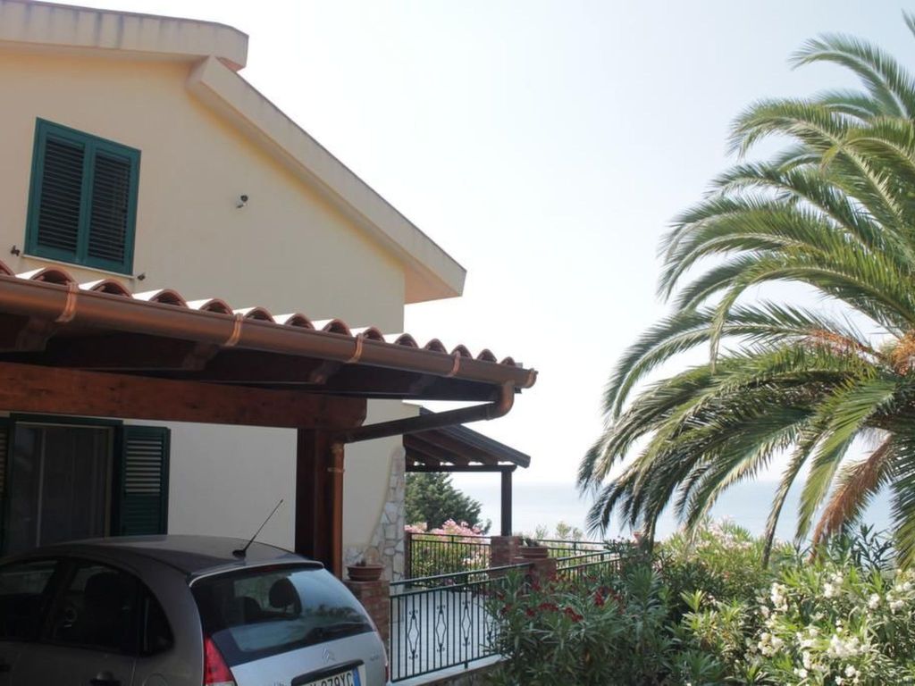 Exklusive Villa mit Strandblick