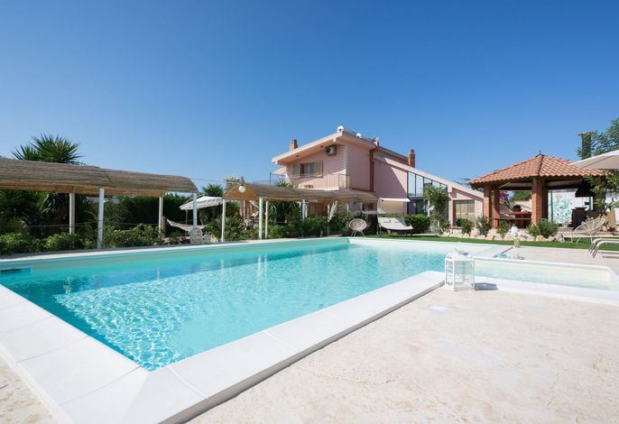 Angenehmes Haus mit privatem Pool