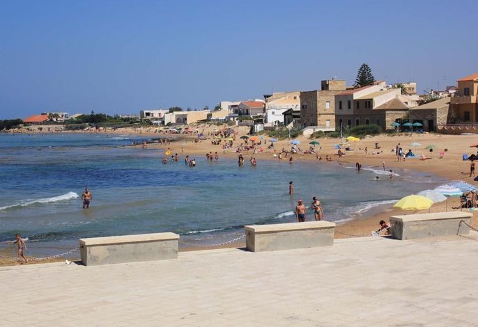 Agamennone, Wohnung 20 Meter vom Meer entfernt mit einer möblierten Terrasse.