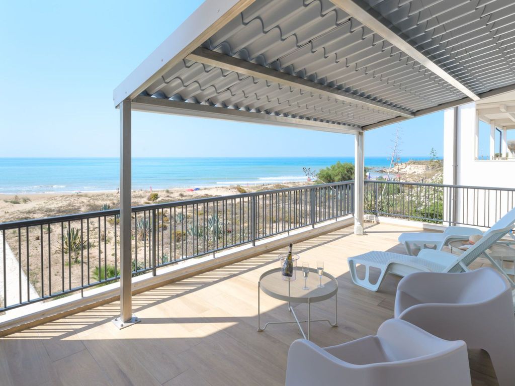 Villa am Sandstrand von Punta Secca