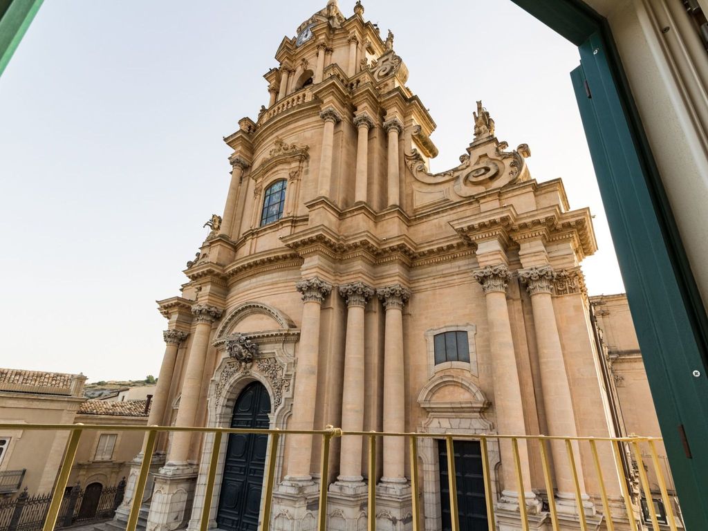 Großes Appartement in Ragusa mit Kleinem Balkon