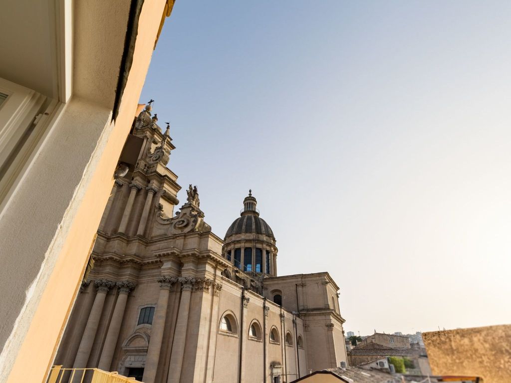 Großes Appartement in Ragusa mit Kleinem Balkon