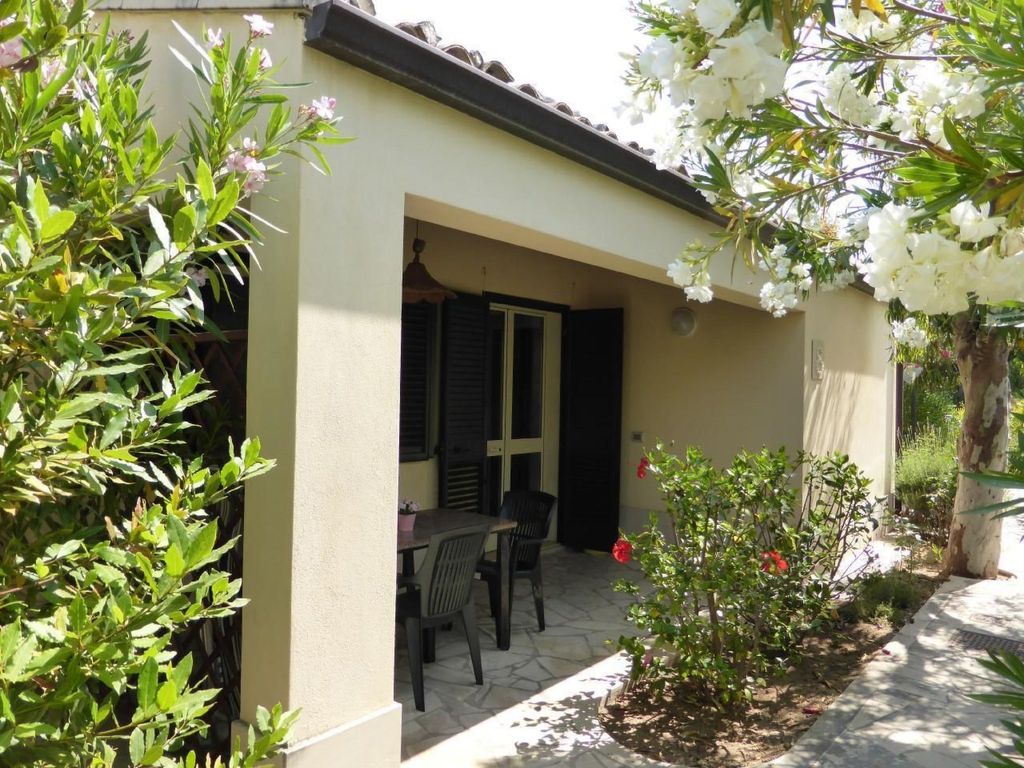 Schöner zentraler Bungalow direkt am Sandstrand