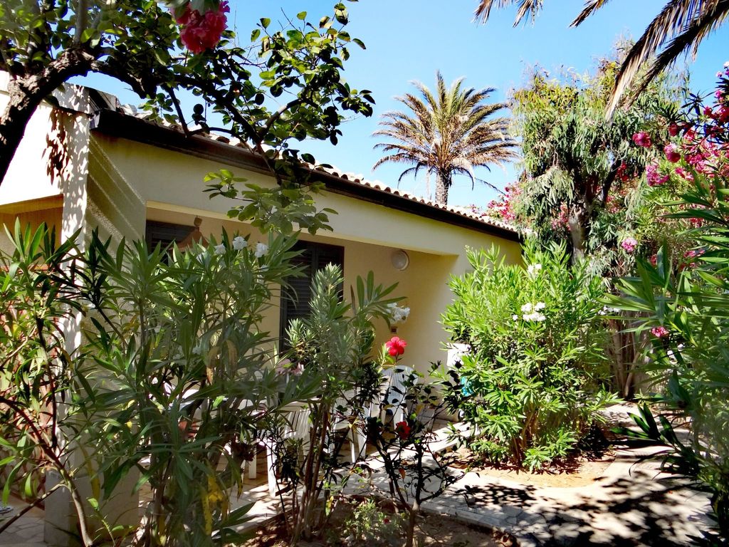 Schöner Bungalow direkt am Sandstrand auf Sizilien