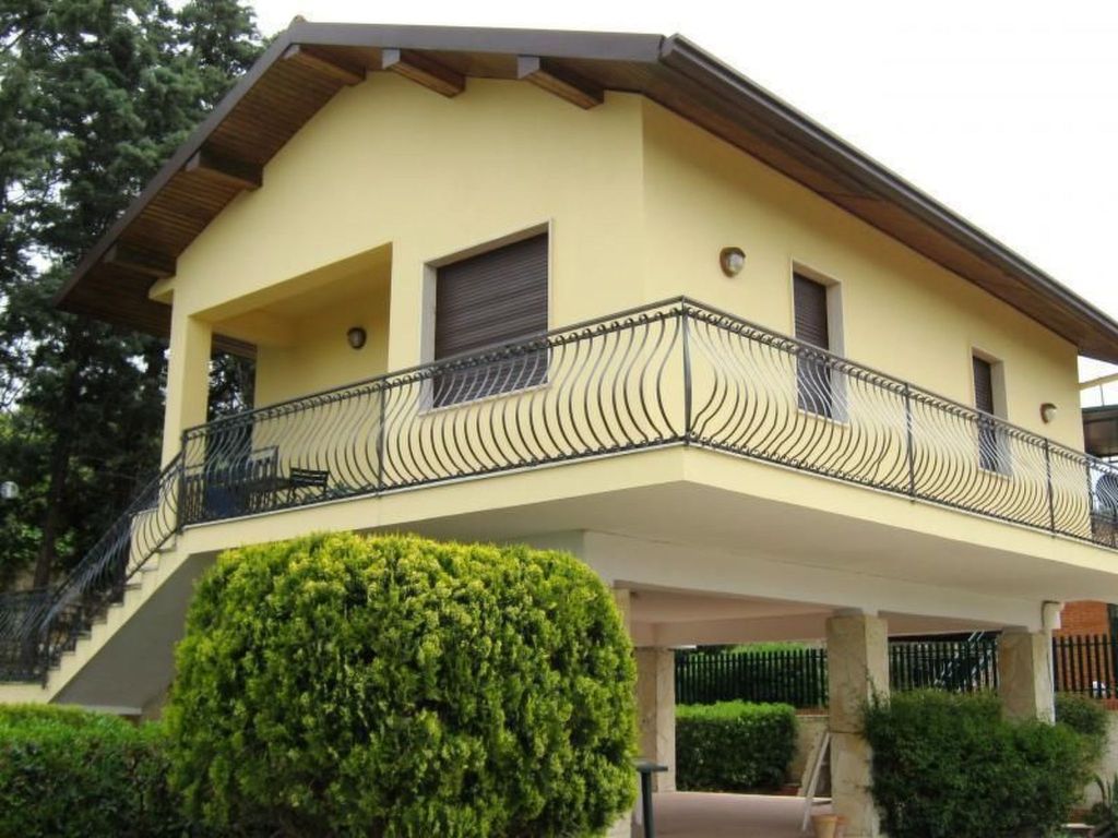 für 4 Personen 90qm Agnone Bagni