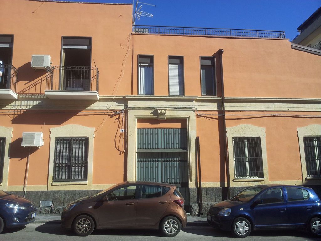 Gemütliche Wohnung in Borgo-Sanzio mit Privatparkplatz