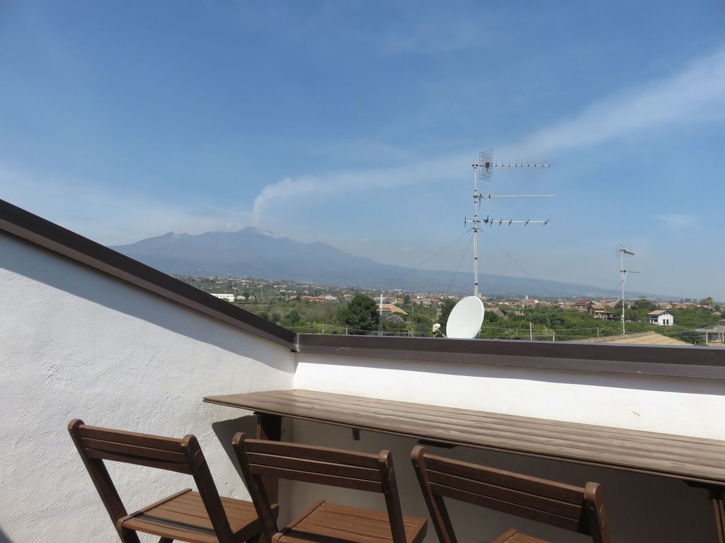 Nette Wohnung in Acireale mit Terrasse und Pool