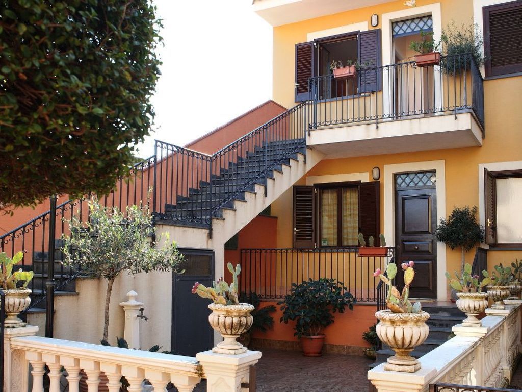 Wunderschöne Ferienwohnung in Stazzo mit Private