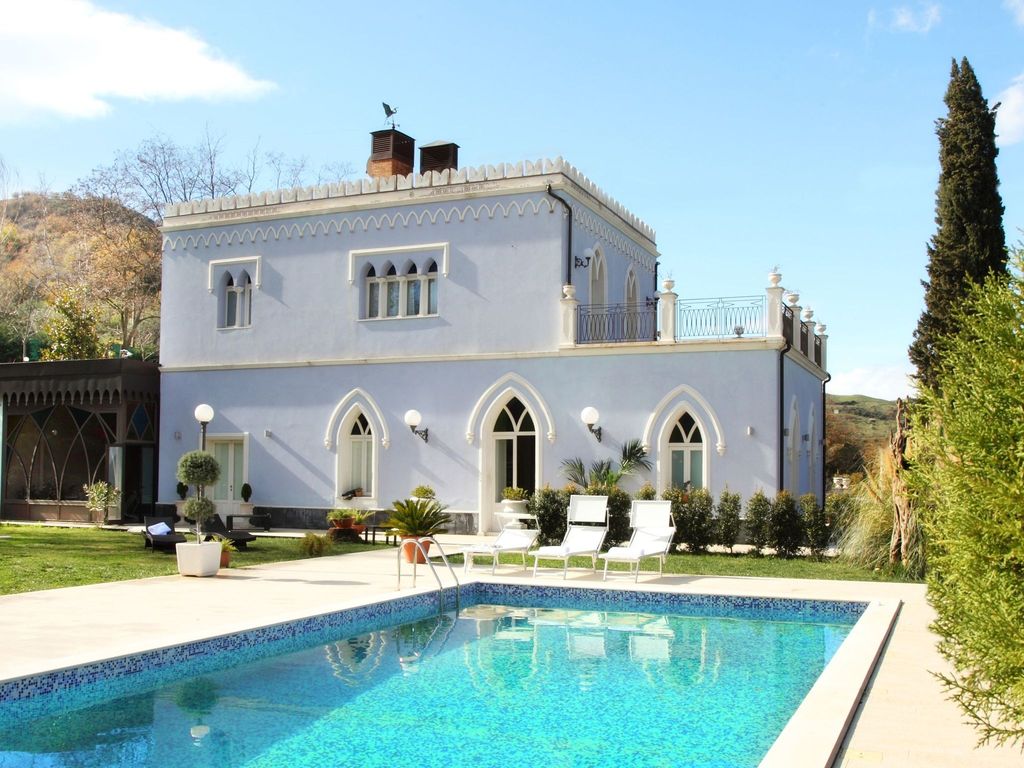 Geräumiges Ferienhaus mit Pool