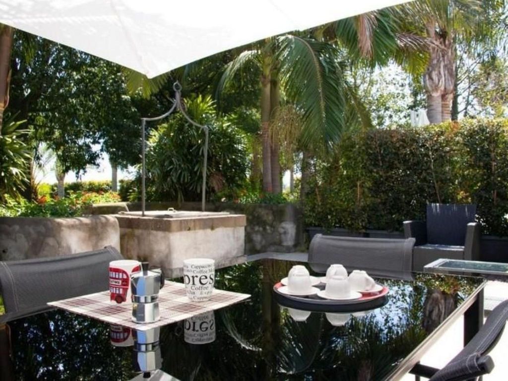 Villa Carlino White