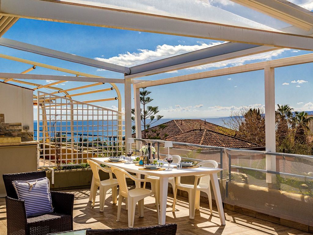 Naxos Loft Ferienwohnung mit Terrasse