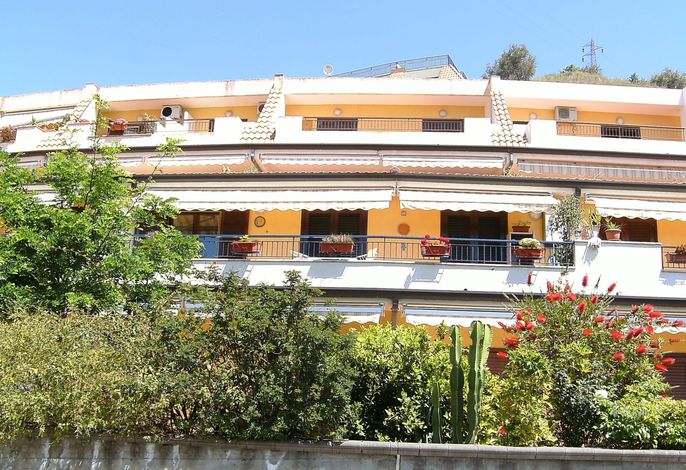 mit Terrasse