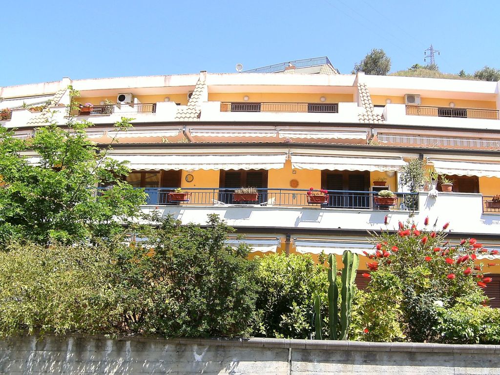 mit Terrasse