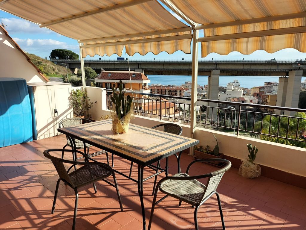 'Entire' mit Terrasse