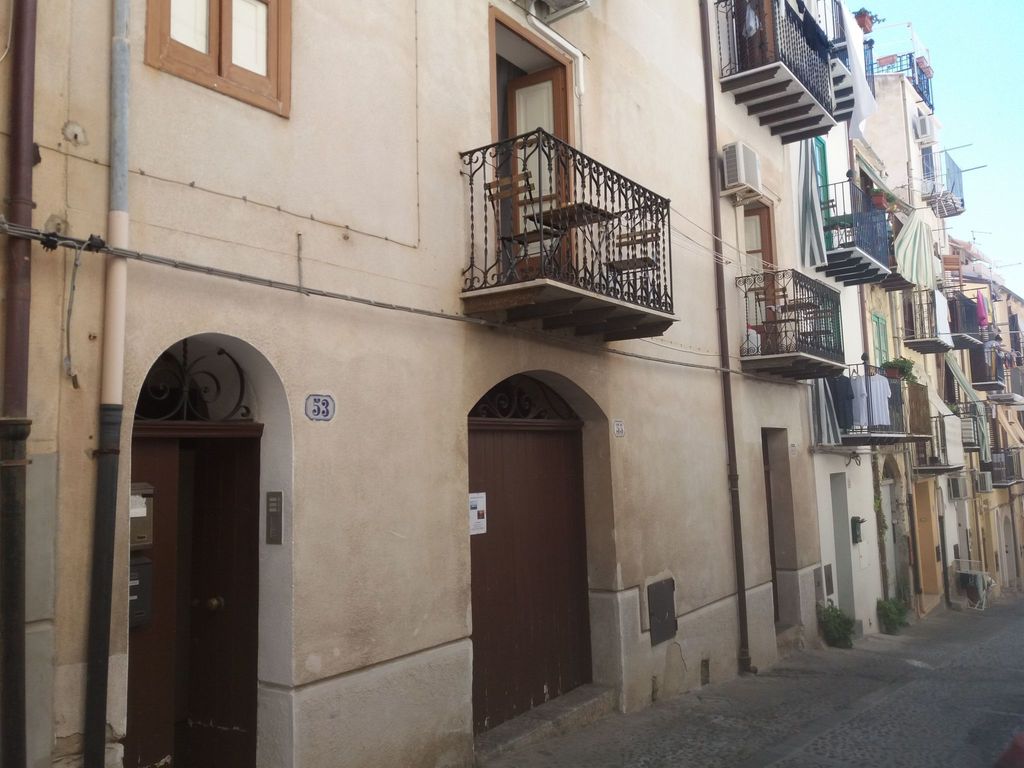 Wohnung im Zentrum mit Balkon, in der Nähe des Meeres