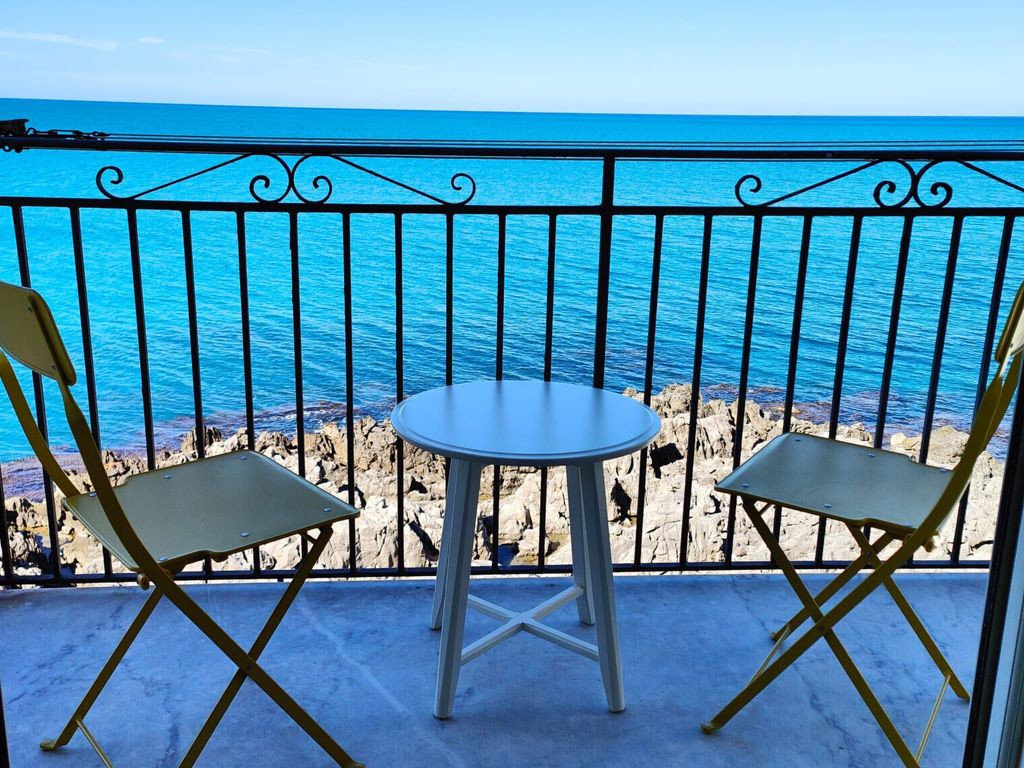 Studio-Apartment im alten Stadtzentrum mit schöner Aussicht und Balkon mit Blic
