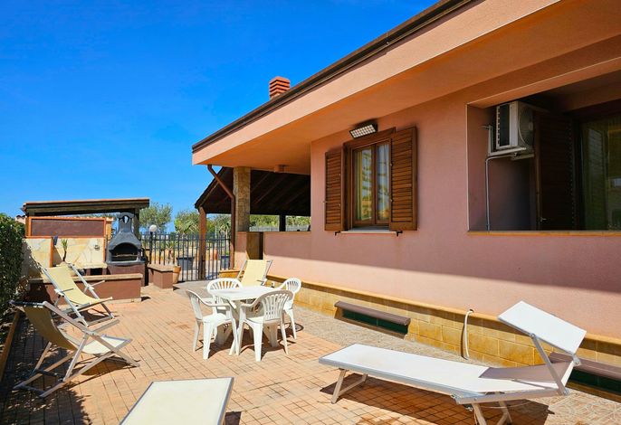Helle mediterrane Villa mit Veranda und Garten – Foto 2