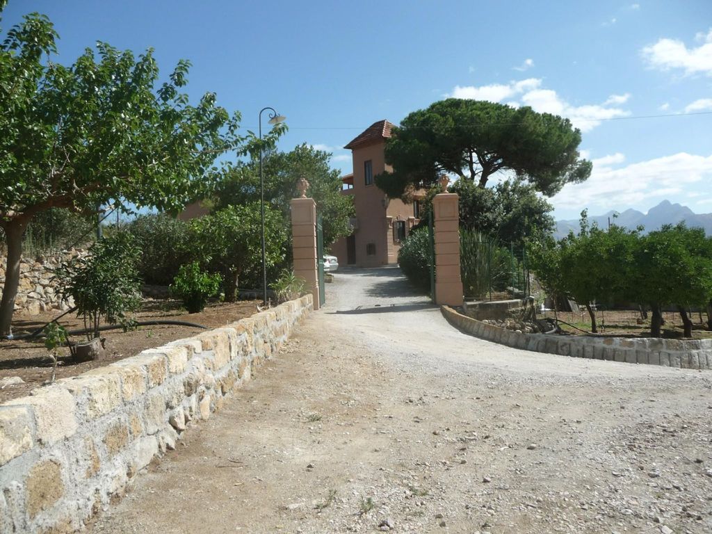 Manderino-Panoramasuite mit Park und Pool