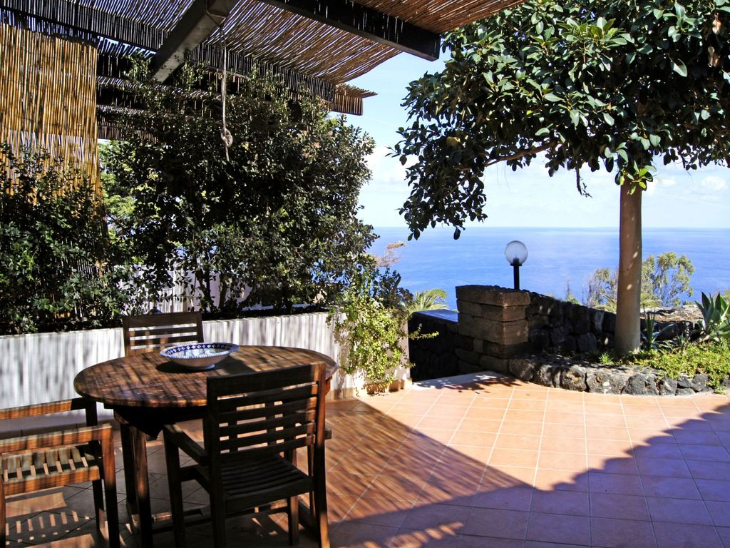 Dammuso mit Terrasse und Meerblick
