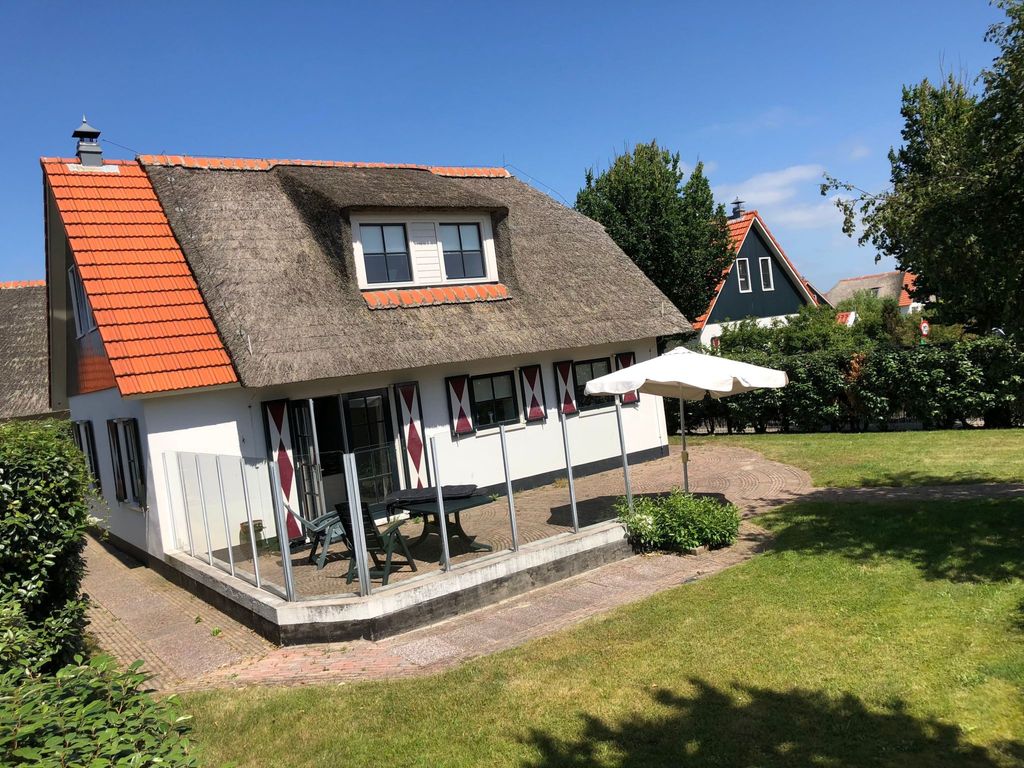 "Buiten 5" mit Terrasse und privatem Garten
