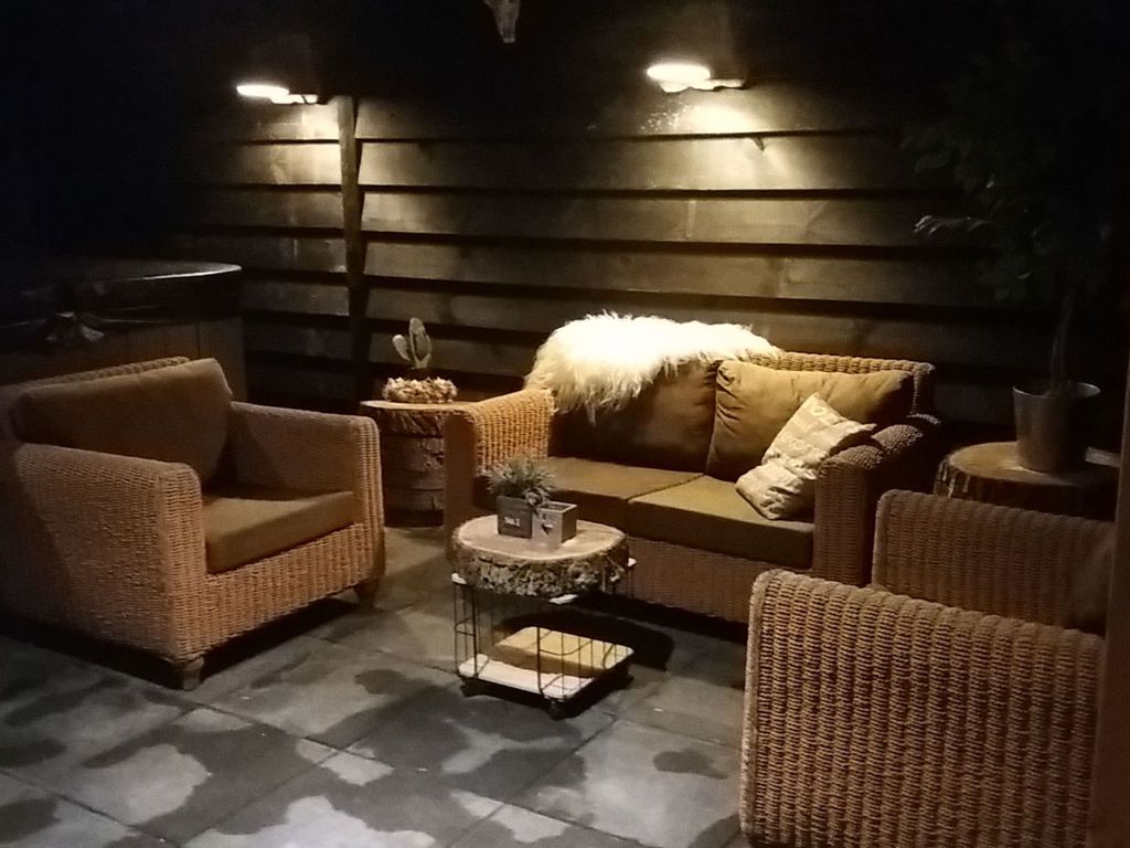 mit Garten, Grill und Terrasse
