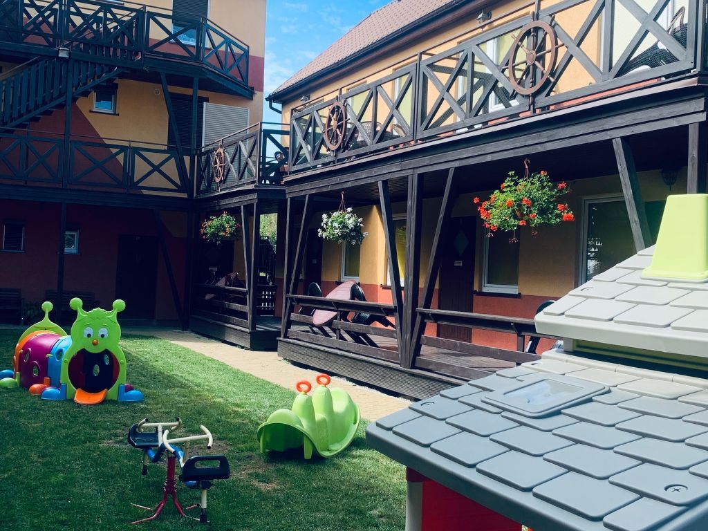 Appartement mit einem Wohn-,Ess- und Schlafraum und kleiner Terrasse für vier P