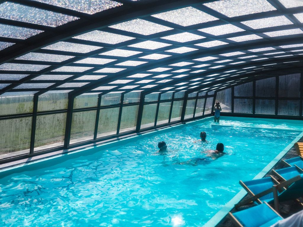 "New 5" with communal pool