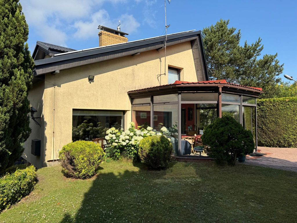 Ferienvilla mit Garten, Grill und Terrasse