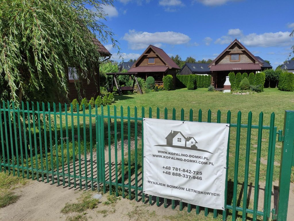 Modernes Ferienhaus in Biebrowo mit Grill, Garten und Terrasse