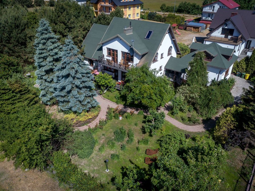 Backsteinwohnung mit Terrasse und Kamin im Erdgeschoss