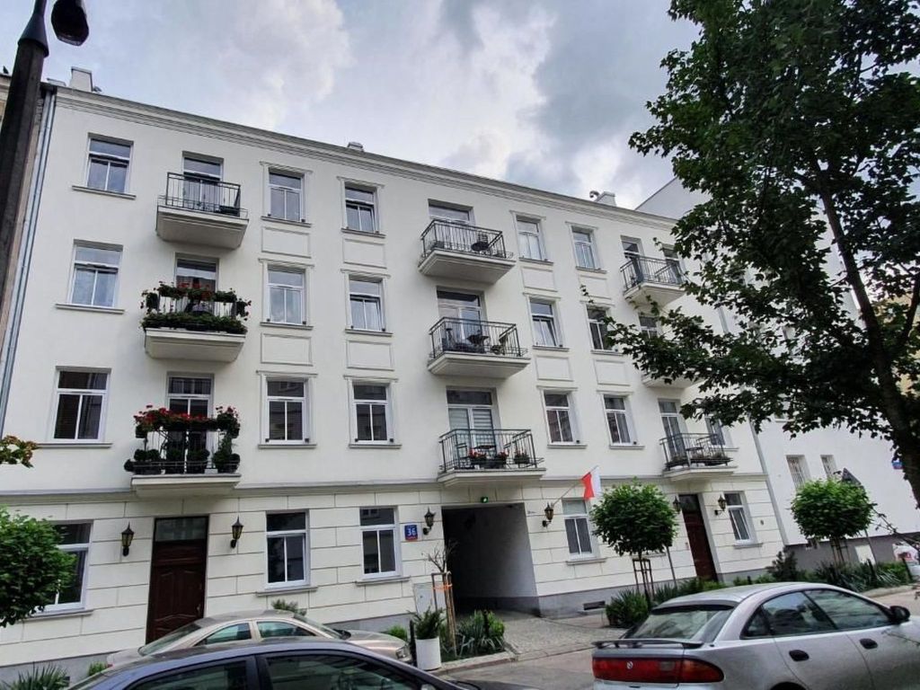 BESSERER PLATZ: Klassisches Warschau