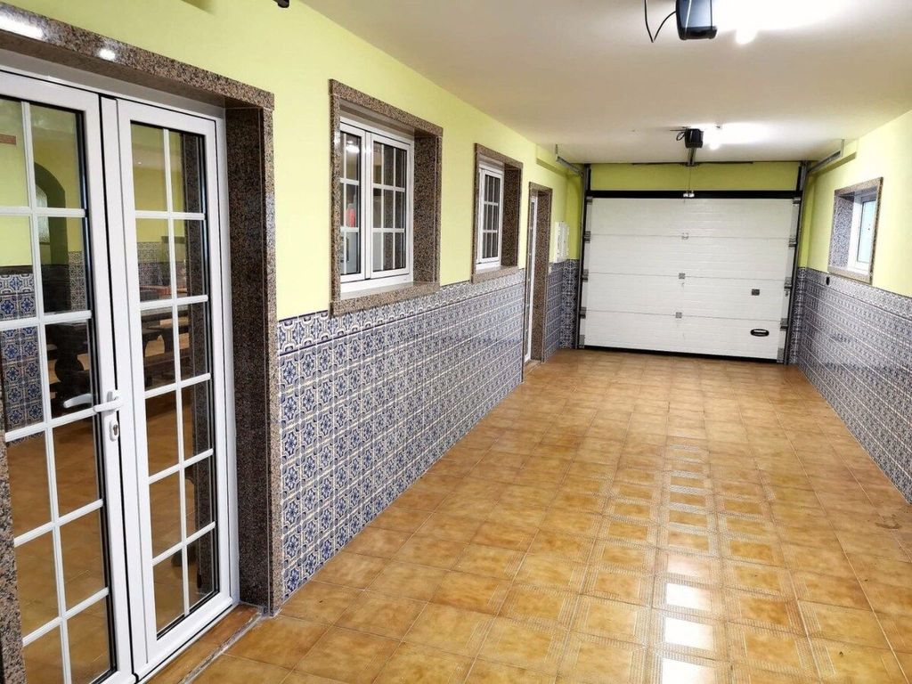 Das Haus Bairrada mit freier Garage