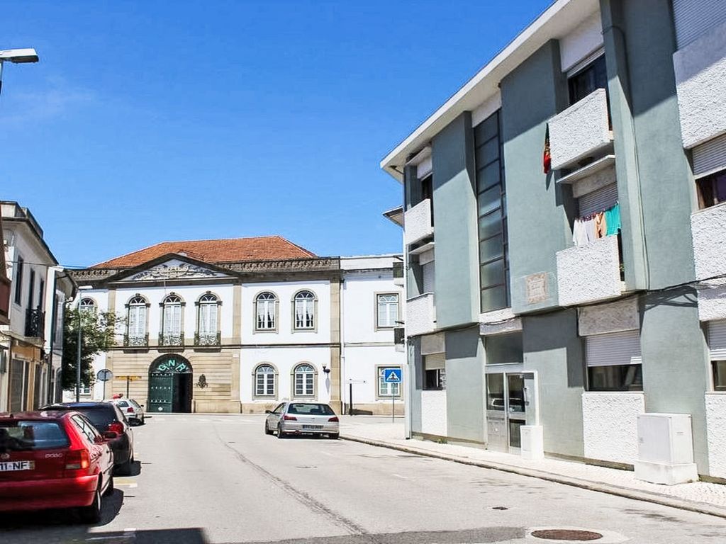 Aveiro Apartment with Patio