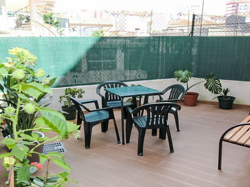 Aveiro Apartment with Patio