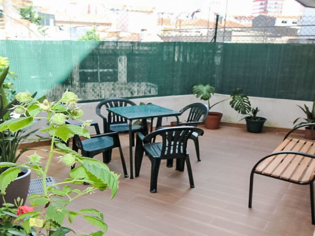 Aveiro Apartment with Patio