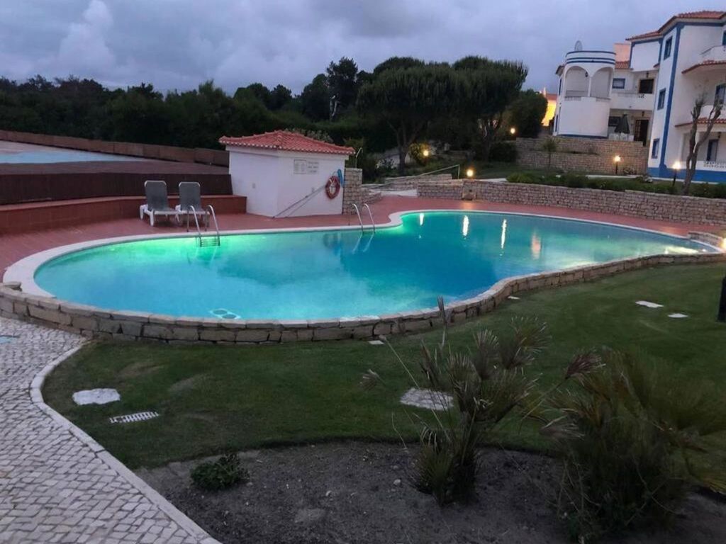 Atmen Sie die Meeresbrise in Praia Del Rey ein