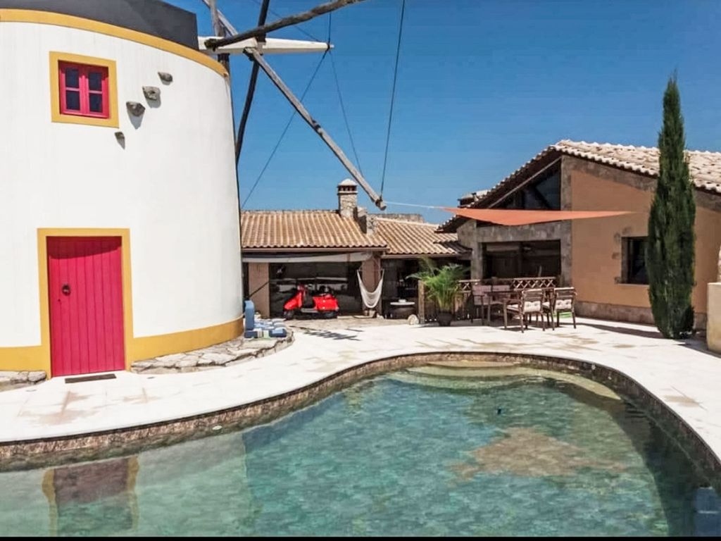 Windmill, Private Saltwater Pool