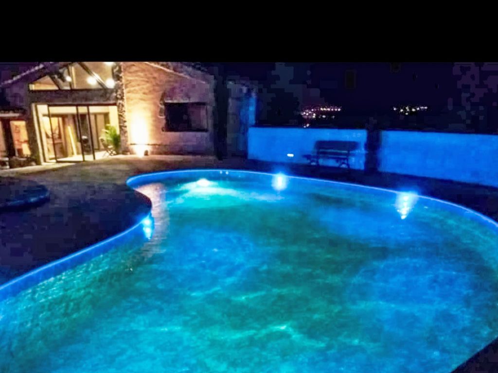 Windmill, Private Saltwater Pool