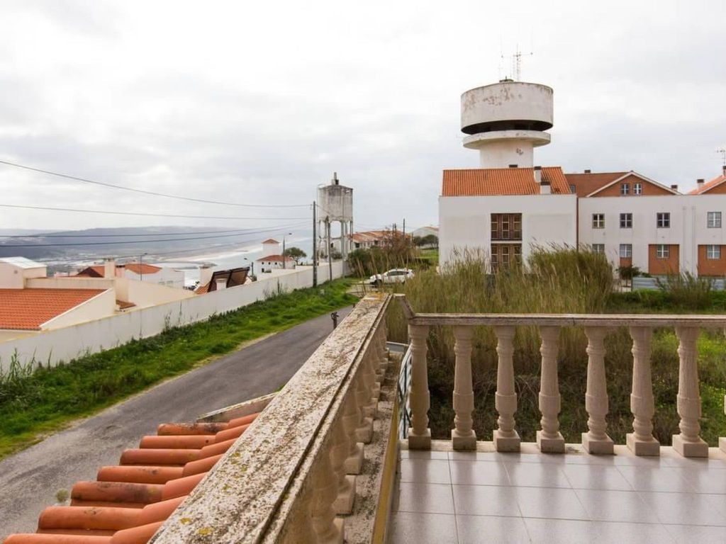 Terrassenhaus mit privatem Pool in Nazaré