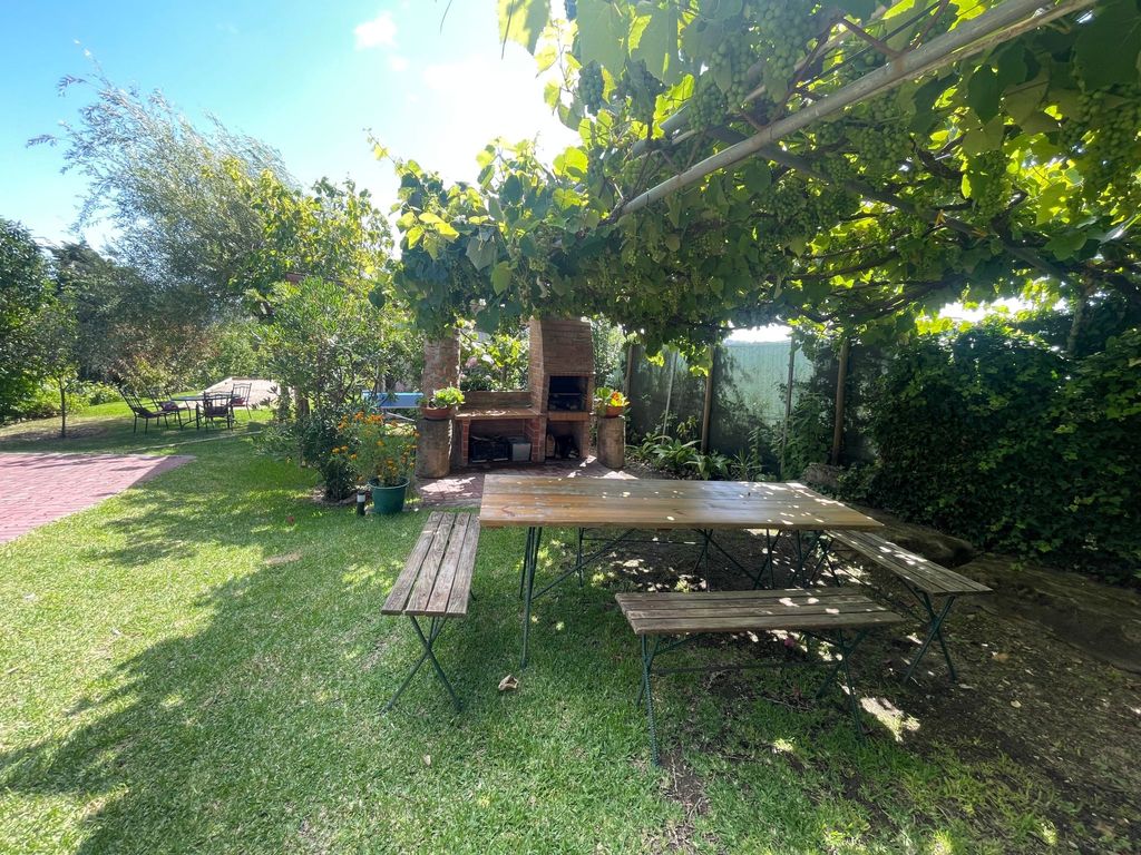 Gemütliches Ferienhaus mit großem Gemeinschaftspool und Garten