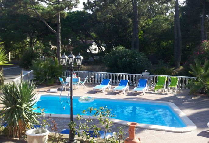 Schönes Ferienhaus in Colares mit Privatem Pool