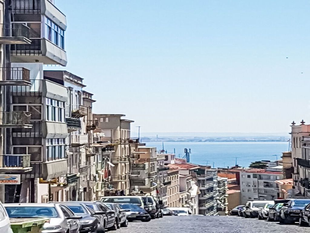 Sunny near Tram 28