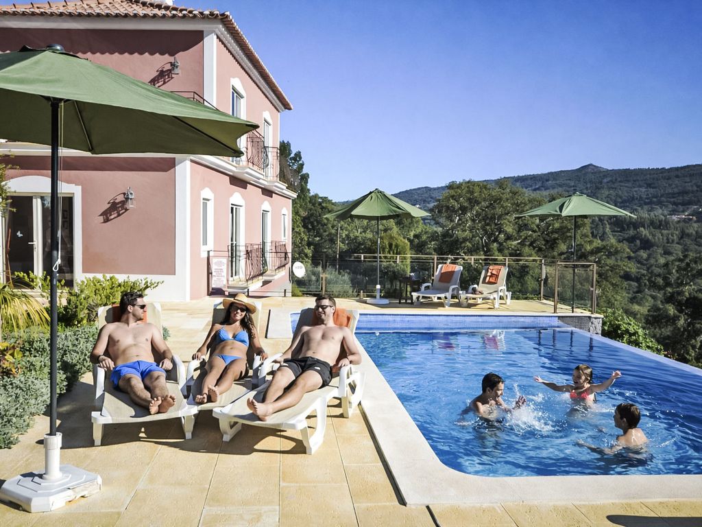 Luxuriöse Privatvilla mit Infinity-Pool