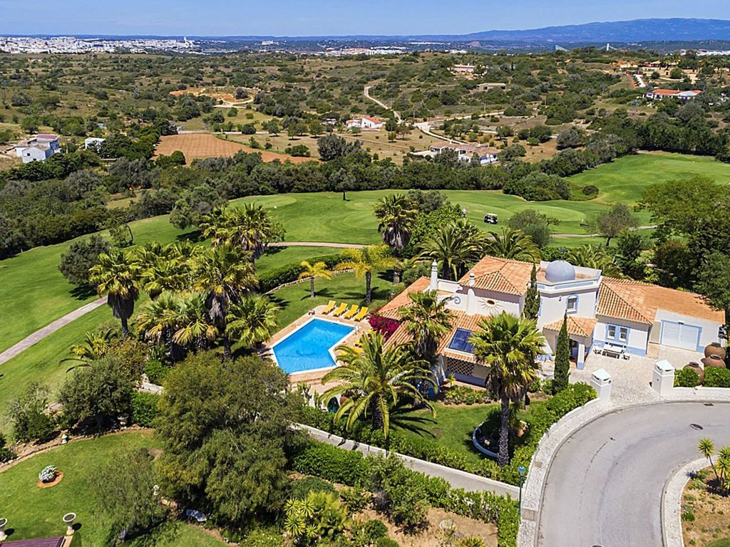 Luxuriöse Villa - Privater Pool und schöner Gart