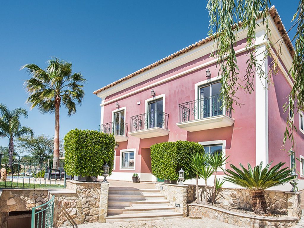 Quinta Valente VIP Properties