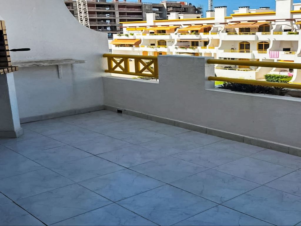 Apartment with Pool View