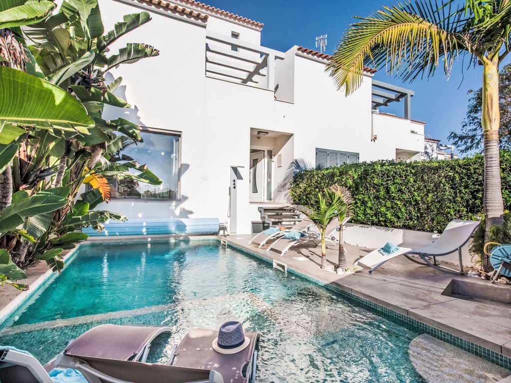 Praia V5 VIP Properties