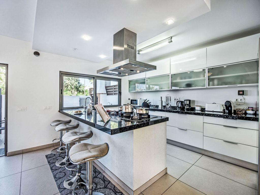 Praia V5 VIP Properties