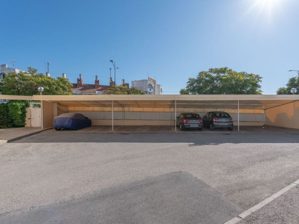 Wohnung mit Terrasse und 2 Schwimmbecken
