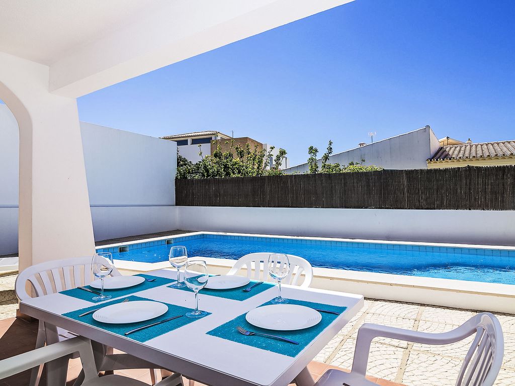 Galé 600m from the beach